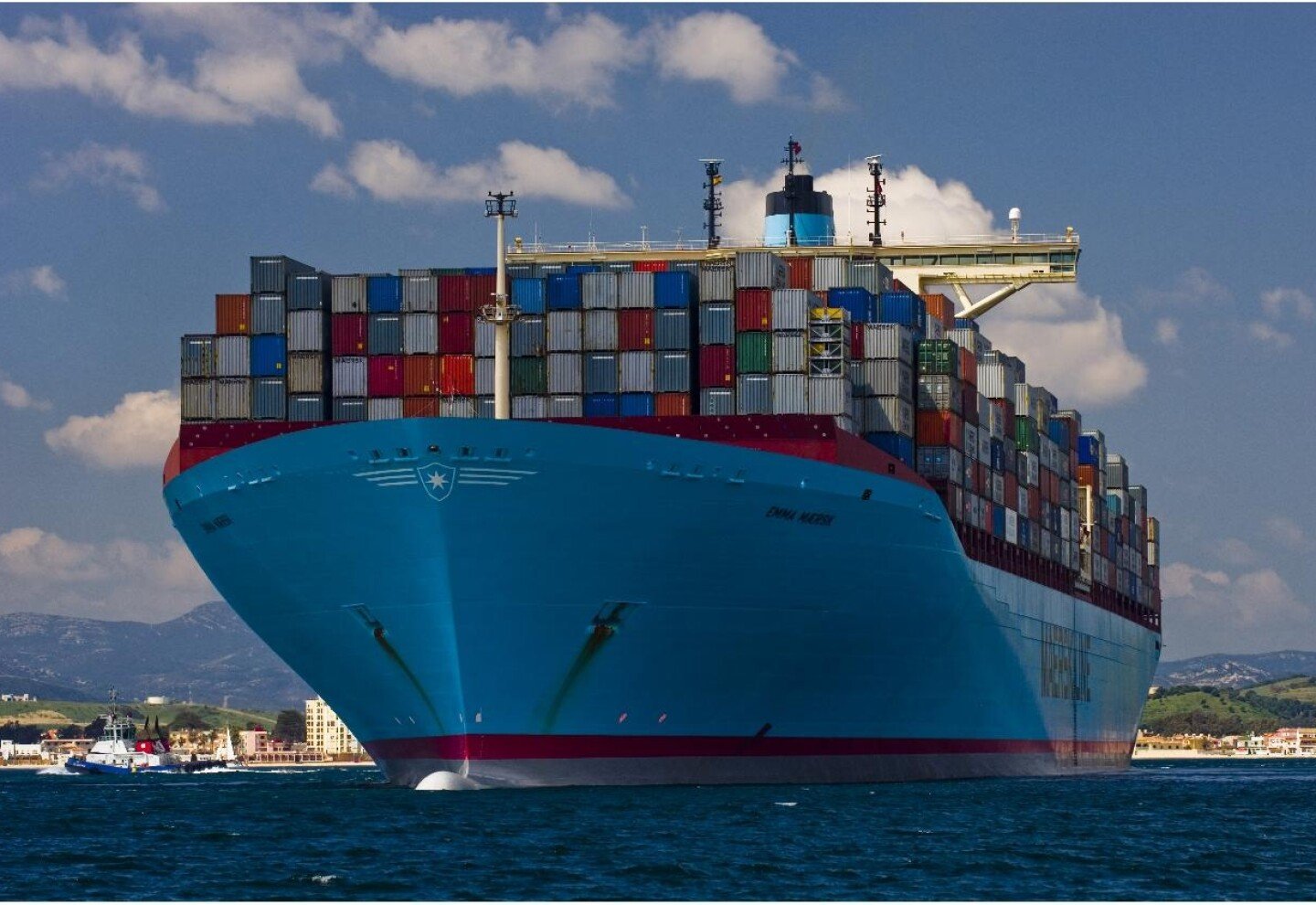 barcos llegando al puerto de buenos aires