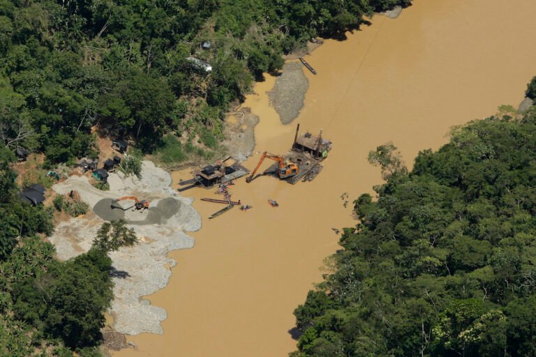 Contaminación de ríos por extracción de oro
