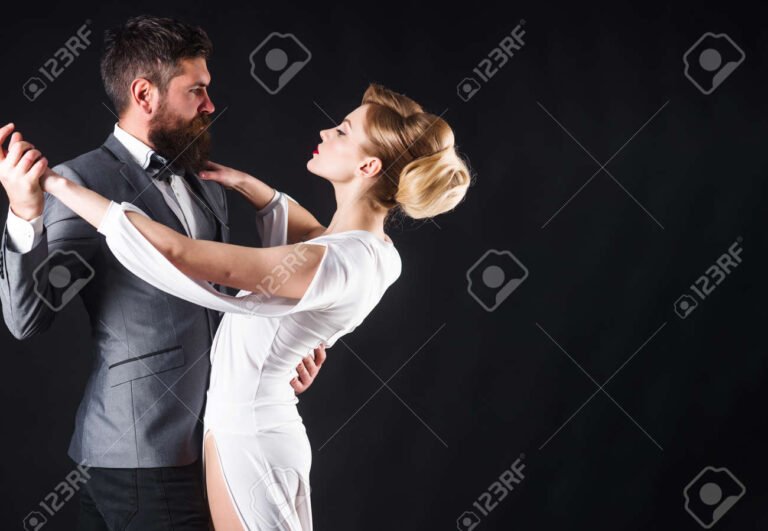 Ocho pasos básicos del tango: guía esencial para principiantes 4 Ocho pasos básicos del tango: guía esencial para principiantes