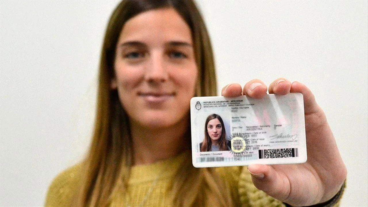 Cómo obtener el número de trámite de mi DNI en Argentina 1 persona verificando el numero de tramite